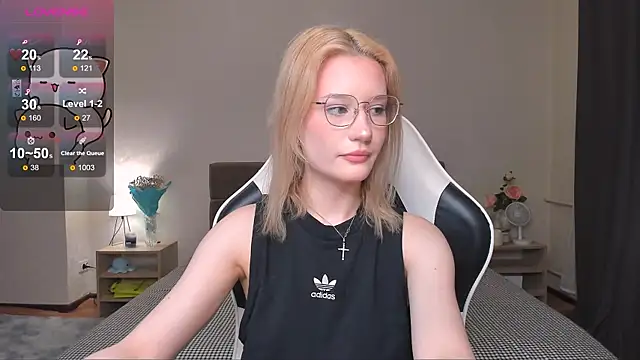 Snapshot of DearLia chatting on December 21, 2024, 4:19 am DearLia online show from December 21, 2024, 4:19 am