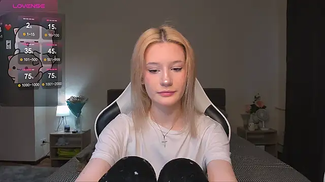 Snapshot of DearLia chatting on December 26, 2024, 5:26 am DearLia online show from December 26, 2024, 5:26 am