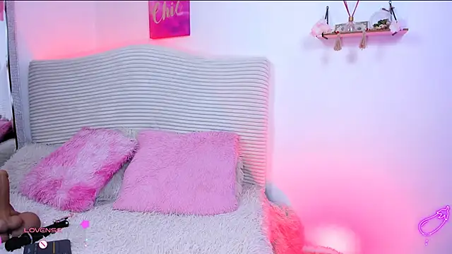 tiffanyconnor online show from April 24, 2026, 10:34 pm