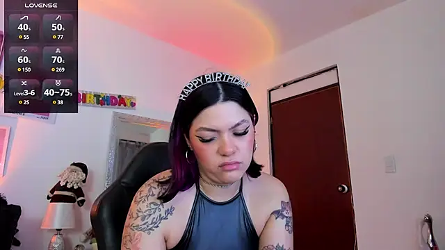 Snapshot of AnnieHuntters chatting on December 27, 2024, 2:04 am AnnieHuntters online show from December 27, 2024, 2:04 am