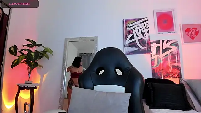 Snapshot of AnnieHuntters chatting on January 25, 2025, 2:58 am AnnieHuntters online show from January 25, 2025, 2:58 am