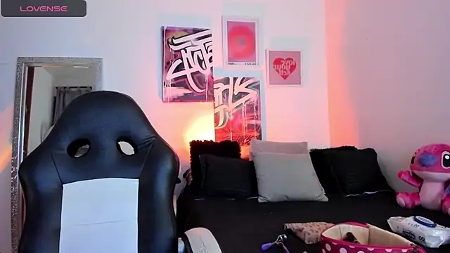 Snapshot of AnnieHuntters chatting on March 8, 2025, 1:39 am AnnieHuntters online show from March 8, 2025, 1:39 am