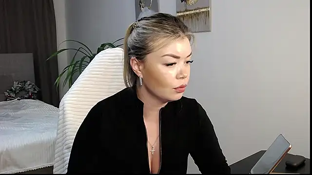 Miakiss ss online show from January 28, 2025, 10:01 pm