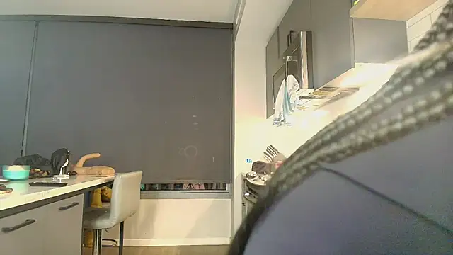 Naomiruty online show from April 22, 2026, 2:18 am