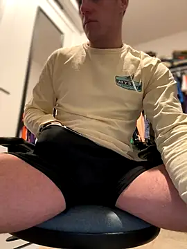 Snapshot of PeytonJohnn chatting on November 24, 2025, 5:57 pm PeytonJohnn online show from November 24, 2025, 5:57 pm