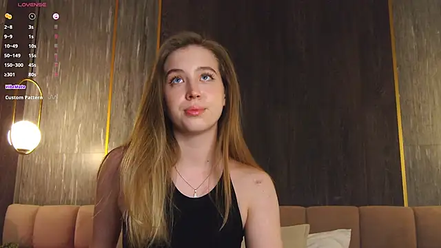 Snapshot of LoraineLuff chatting on March 12, 2025, 9:13 pm LoraineLuff online show from March 12, 2025, 9:13 pm