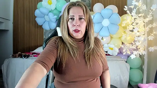 Danna topless online show from April 8, 2026, 12:06 pm