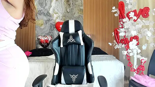 Danna topless online show from March 13, 2026, 12:10 pm