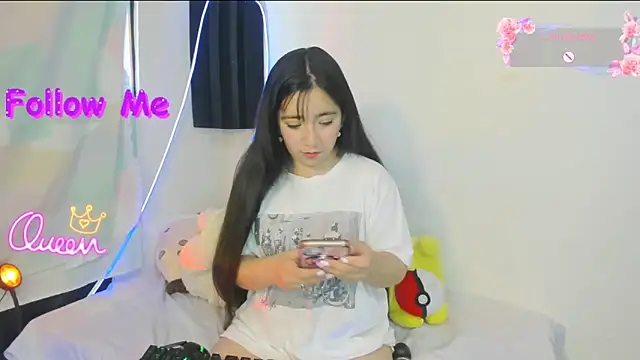 Snapshot of litle_mily_ chatting on May 9, 2026, 9:51 pm litle mily online show from May 9, 2026, 9:51 pm