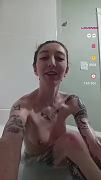 lovelylucyy online show from December 15, 2024, 1:46 am