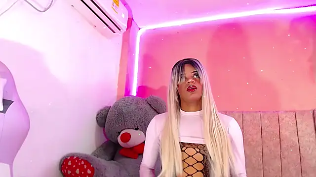 Snapshot of vanessa_nauthygirls chatting on February 25, 2025, 8:00 pm vanessa nauthygirls online show from February 25, 2025, 8:00 pm