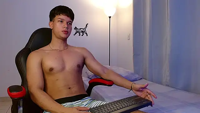 Snapshot of lous_g chatting on January 3, 2025, 3:27 am lous g online show from January 3, 2025, 3:27 am