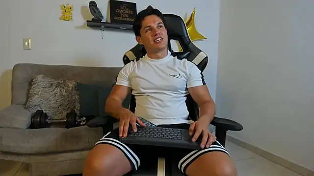 Snapshot of julian_wallace chatting on November 19, 2025, 9:48 pm julian wallace online show from November 19, 2025, 9:48 pm