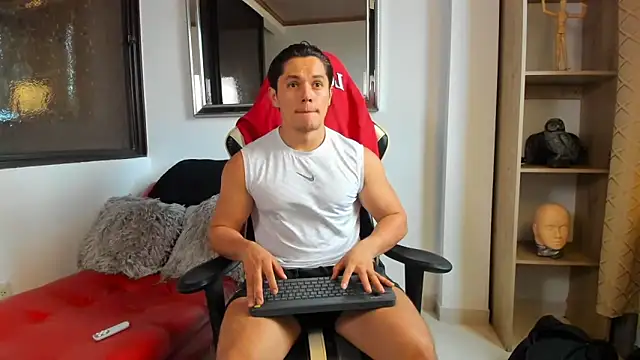 julian wallace online show from April 17, 2026, 4:43 pm