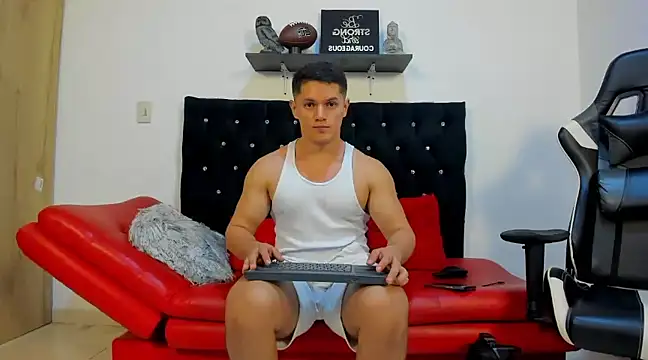 Snapshot of julian_wallace chatting on March 17, 2025, 9:35 pm julian wallace online show from March 17, 2025, 9:35 pm