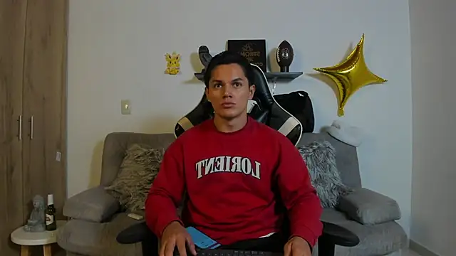 Snapshot of julian_wallace chatting on November 17, 2025, 10:14 pm julian wallace online show from November 17, 2025, 10:14 pm