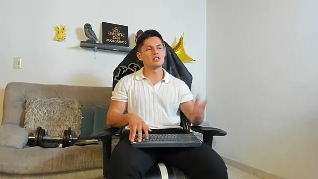 Snapshot of julian_wallace chatting on October 13, 2025, 12:56 am julian wallace online show from October 13, 2025, 12:56 am