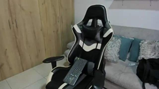 julian wallace online show from February 23, 2026, 1:44 pm