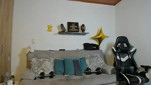 Snapshot of julian_wallace chatting on December 15, 2025, 6:03 pm julian wallace online show from December 15, 2025, 6:03 pm