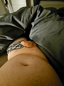 Snapshot of Feelixbi99 chatting on December 19, 2024, 3:30 pm Feelixbi99 online show from December 19, 2024, 3:30 pm