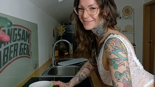 BrownieyQueen online show from April 2, 2026, 4:52 am