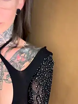 Snapshot of BrownieyQueen chatting on November 5, 2025, 5:16 pm BrownieyQueen online show from November 5, 2025, 5:16 pm