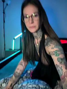 Snapshot of BrownieyQueen chatting on December 3, 2025, 7:08 am BrownieyQueen online show from December 3, 2025, 7:08 am