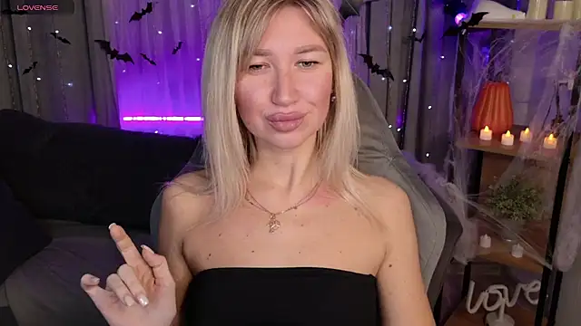 MilaBott online show from October 21, 2025, 8:41 pm