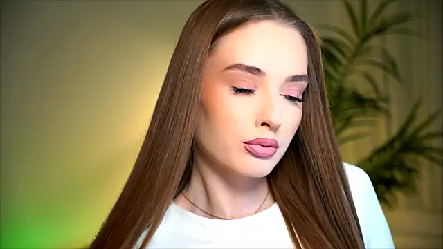 Snapshot of petitegonwiild chatting on October 26, 2025, 7:25 pm petitegonwiild online show from October 26, 2025, 7:25 pm