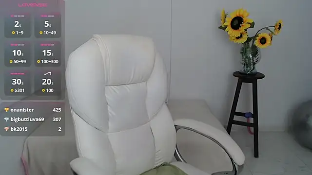 Snapshot of Chiraz_hasnaa chatting on October 25, 2025, 4:29 pm Chiraz hasnaa online show from October 25, 2025, 4:29 pm