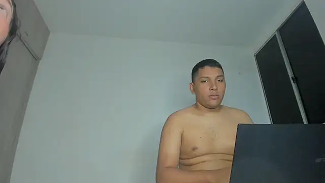 Snapshot of sweets_couple69 chatting on December 3, 2025, 1:17 am sweets couple69 online show from December 3, 2025, 1:17 am