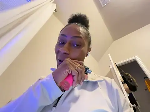 Snapshot of wynterheat chatting on November 16, 2025, 7:02 am wynterheat online show from November 16, 2025, 7:02 am