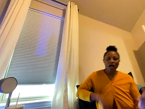 Snapshot of wynterheat chatting on November 17, 2025, 3:27 pm wynterheat online show from November 17, 2025, 3:27 pm