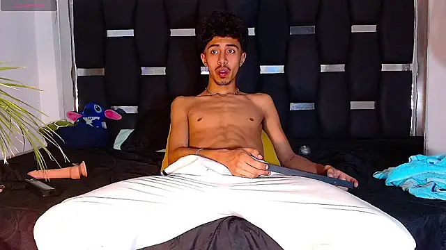 Snapshot of RyanRizzo chatting on February 1, 2025, 2:26 am RyanRizzo online show from February 1, 2025, 2:26 am