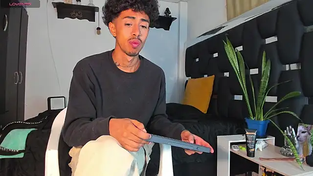 Snapshot of RyanRizzo chatting on March 15, 2025, 5:41 am RyanRizzo online show from March 15, 2025, 5:41 am