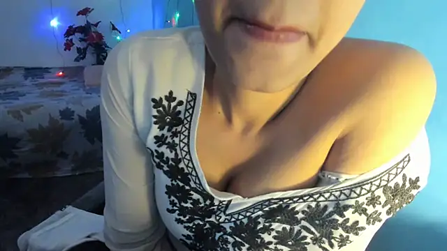 aarjulove online show from November 4, 2025, 7:12 am