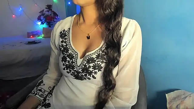 aarjulove online show from October 24, 2025, 3:22 pm