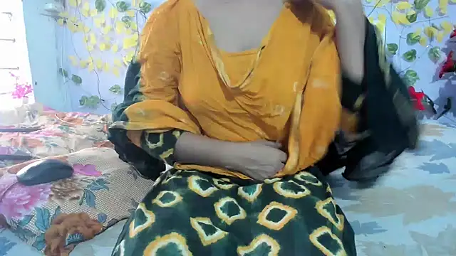 Snapshot of aarjulove chatting on April 23, 2026, 10:55 am aarjulove online show from April 23, 2026, 10:55 am