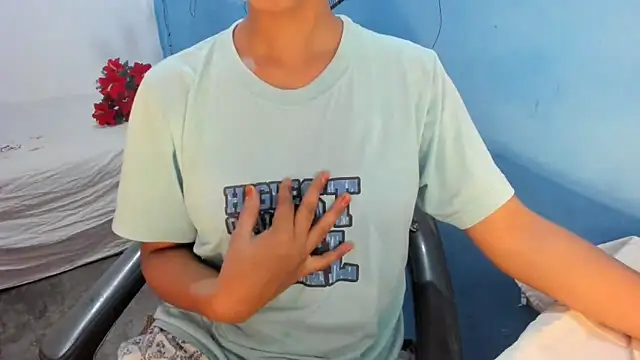 aarjulove online show from March 8, 2026, 2:20 pm