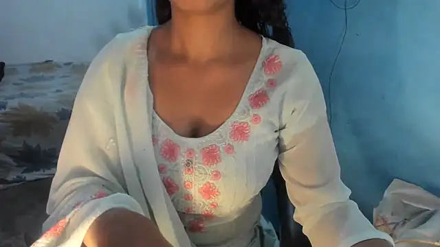 aarjulove online show from March 16, 2026, 4:10 pm