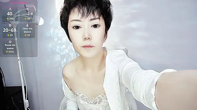 9ering-Er online show from October 28, 2025, 9:03 pm