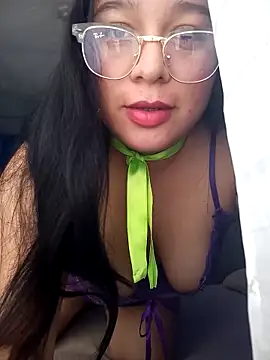 Leslydeleon23 online show from October 30, 2025, 10:28 pm