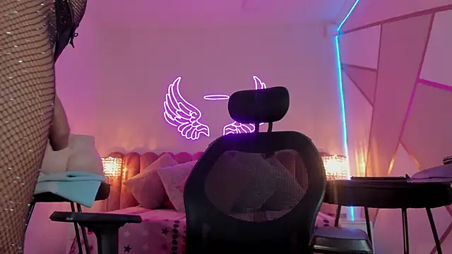 Snapshot of _scarletmoore chatting on March 20, 2025, 10:10 am scarletmoore online show from March 20, 2025, 10:10 am