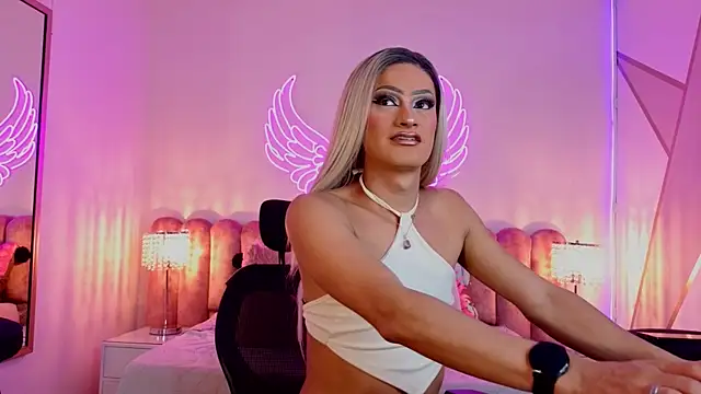 Snapshot of _scarletmoore chatting on September 11, 2025, 8:25 am scarletmoore online show from September 11, 2025, 8:25 am