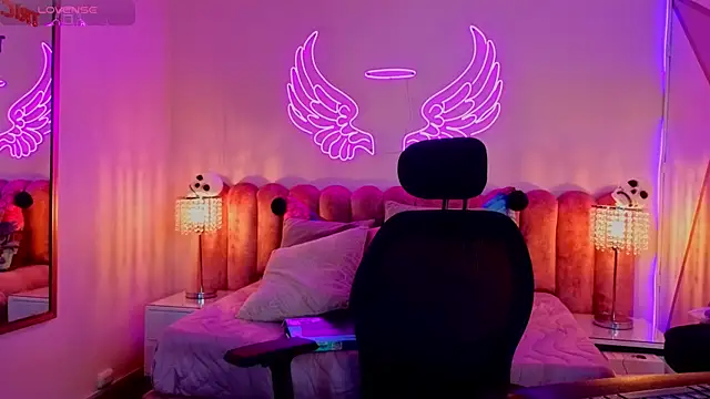 Snapshot of _scarletmoore chatting on October 25, 2025, 1:23 pm scarletmoore online show from October 25, 2025, 1:23 pm