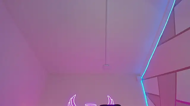 Snapshot of _scarletmoore chatting on March 18, 2025, 10:28 am scarletmoore online show from March 18, 2025, 10:28 am