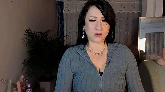 Snapshot of camil_milfdream chatting on March 14, 2025, 11:01 am camil milfdream online show from March 14, 2025, 11:01 am