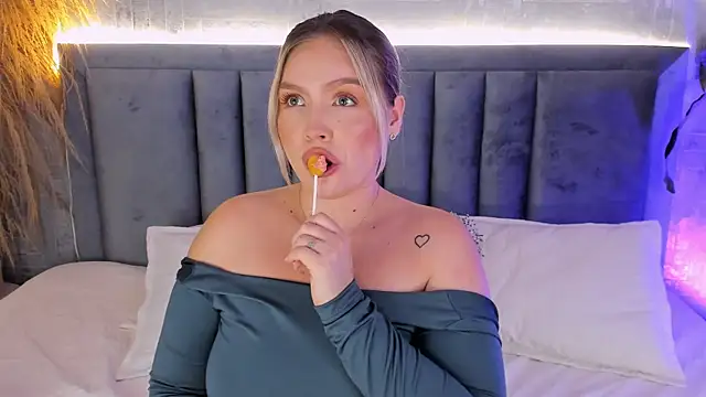 Snapshot of GaiaBaker chatting on February 6, 2026, 4:47 pm GaiaBaker online show from February 6, 2026, 4:47 pm