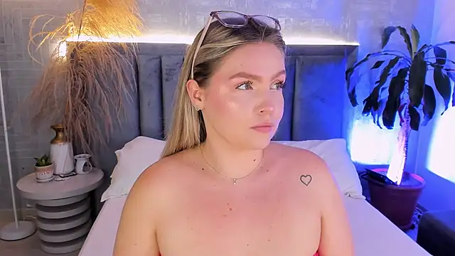 Snapshot of GaiaBaker chatting on January 10, 2026, 6:36 pm GaiaBaker online show from January 10, 2026, 6:36 pm