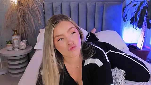 Snapshot of GaiaBaker chatting on January 11, 2026, 12:23 pm GaiaBaker online show from January 11, 2026, 12:23 pm